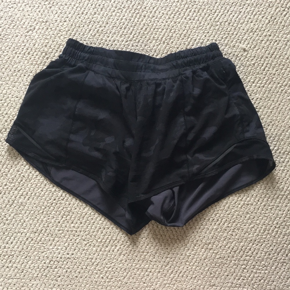 Camo lululemon hotly hot shorts